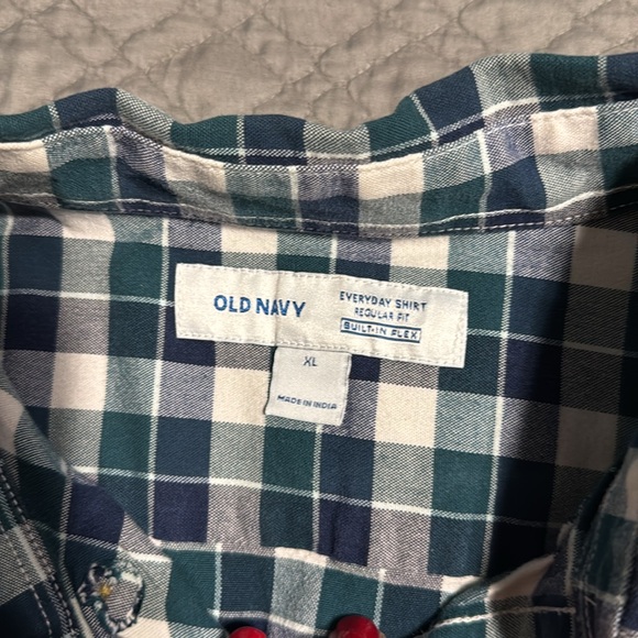 2 OLD NAVY MEN EVERYDAY SHIRT REGULAR FIT BUILT IN FLEX BUTTON DOWN LONG SLEEVE - Picture 3 of 5